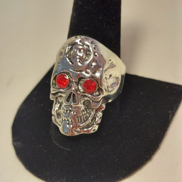Skull Ring Silver Tone Red Rhinestone Eyes Size 10 Gothic Punk Biker Jewelry - Picture 2 of 10